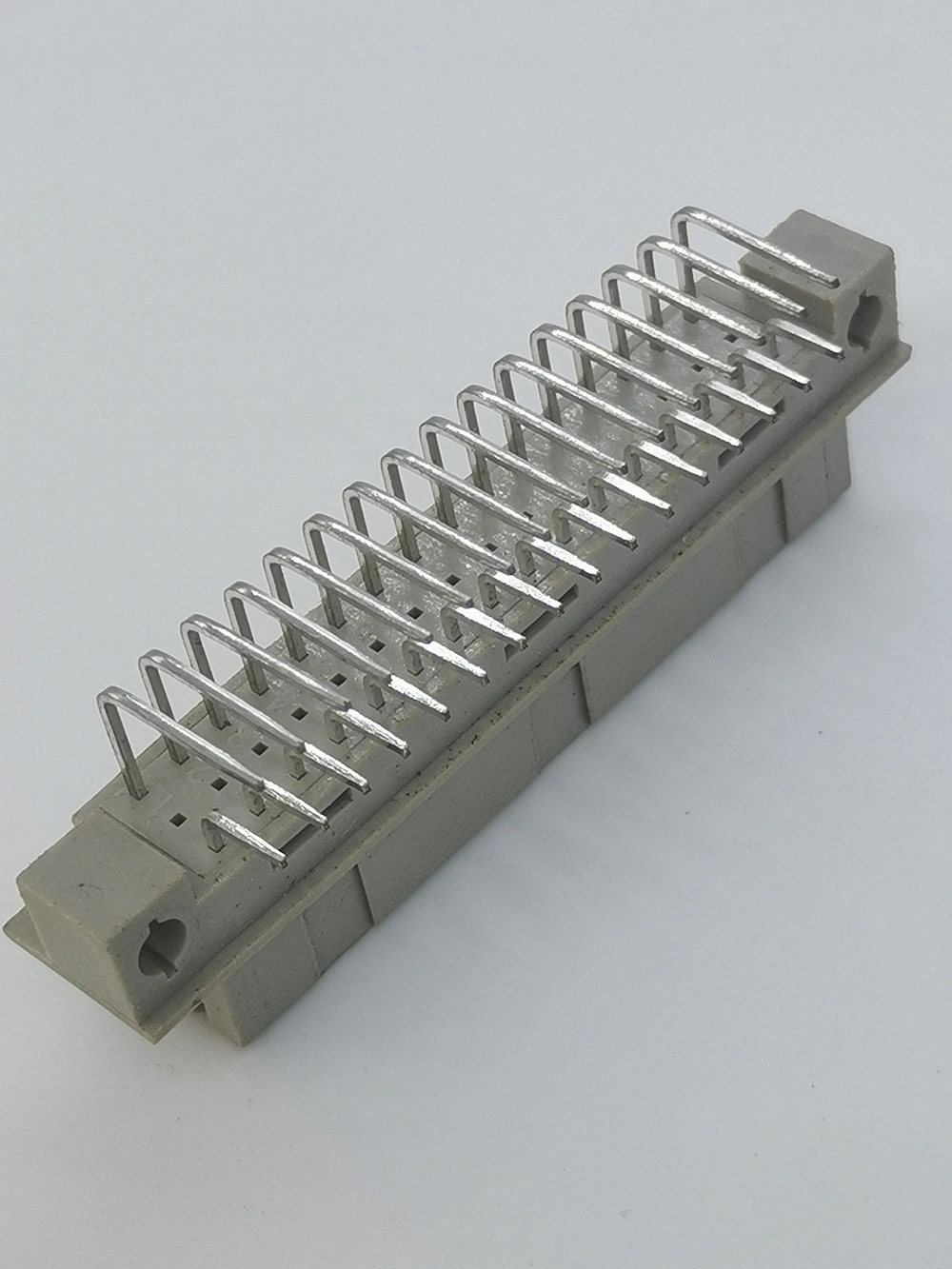 32 Positions Type R/3 Sockets IEC60603-2 Connectors