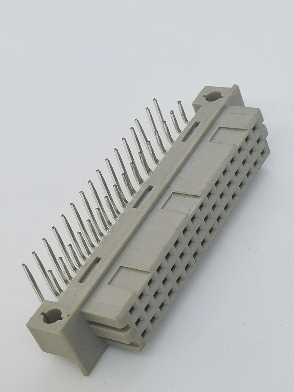 32 Positions Type R/3 Sockets IEC60603-2 Connectors
