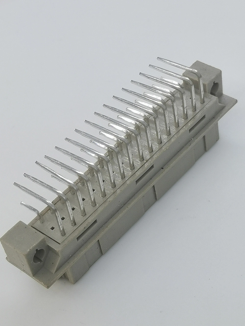 32 Positions Type R/3 Sockets IEC60603-2 Connectors